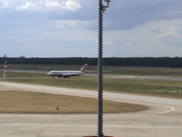 British Airways A 320-232 G-EUUX bei der Ankunft auf dem Flughafen Berlin-Tegel am 14.08.2009