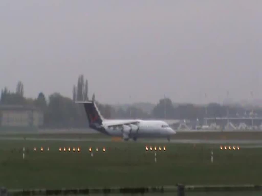 Brussels Airlines RJ100 OO-DWD beim Start in Berlin-Tegel am 26.10.2014