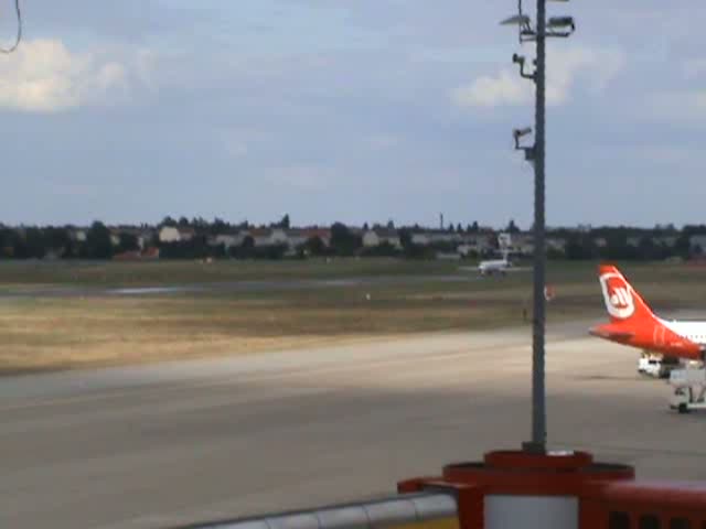 Bulgarian Air Charter McDonnel Douglas MD 82 LZ-LDY beim Start in Berlin-Tegel am 14.08.2009