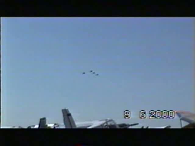 Bundeswehr Tornado's bei der Flugvorfhrung auf der ILA 2000 in Berlin-Schnefeld, Digitalisierung einer Video 8 Aufnahme