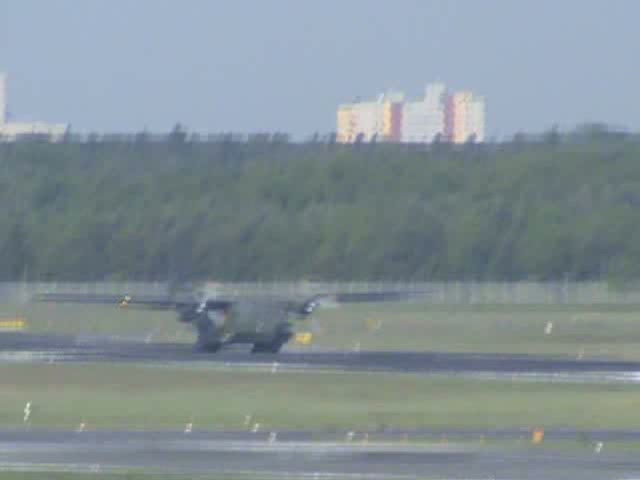 Bundeswehr Transall C-160 beim Start in Berlin-Tegel am 30.04.2009