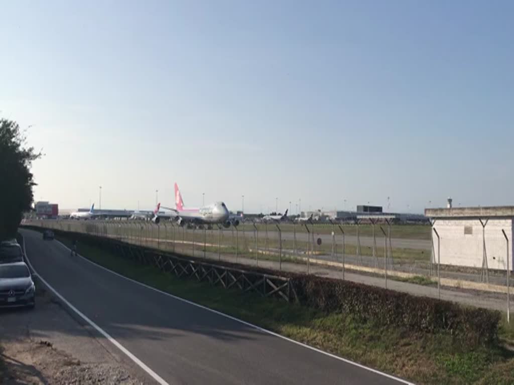 Cargolux Italia, LX-VCV, Boeing 747-4R7F, msn: 34235/1366,  Monviso , 30.September 2020, MXP Milano-Malpensa, Italy.