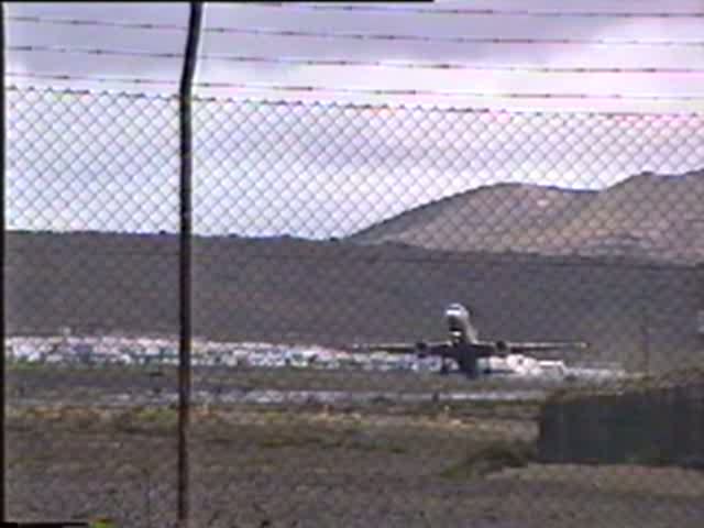 Condor B 757 und Lufthansa A 319 beim Start auf dem Flughafen Lanzarote am 11.05.1997