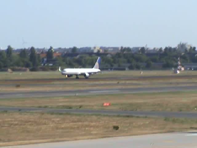 Continental Airlines B 757-224(WL) N18112 beim Start in Berlin-Tegel am 30.08.2009