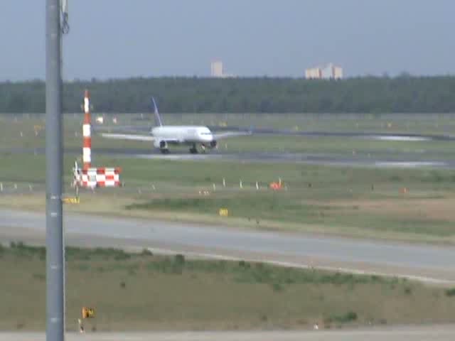 Continental B 757-224 N34137 beim Start in Berlin-Tegel am 30.04.2009