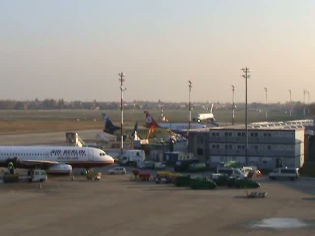 Delta Airlines B 767-332(ER) N172DZ bei der Ankunft auf dem Flughafen Berlin-Tegel am 31.10.2009