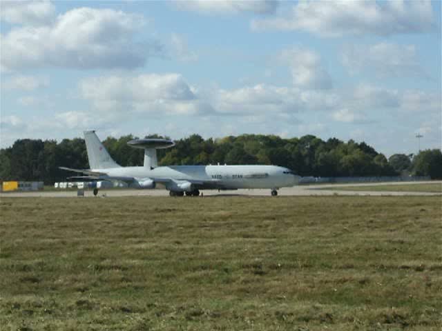 E-3A Sentry,LX-N 90456 rollt am 15.10.09 auf die Runway von Geilenkirchen