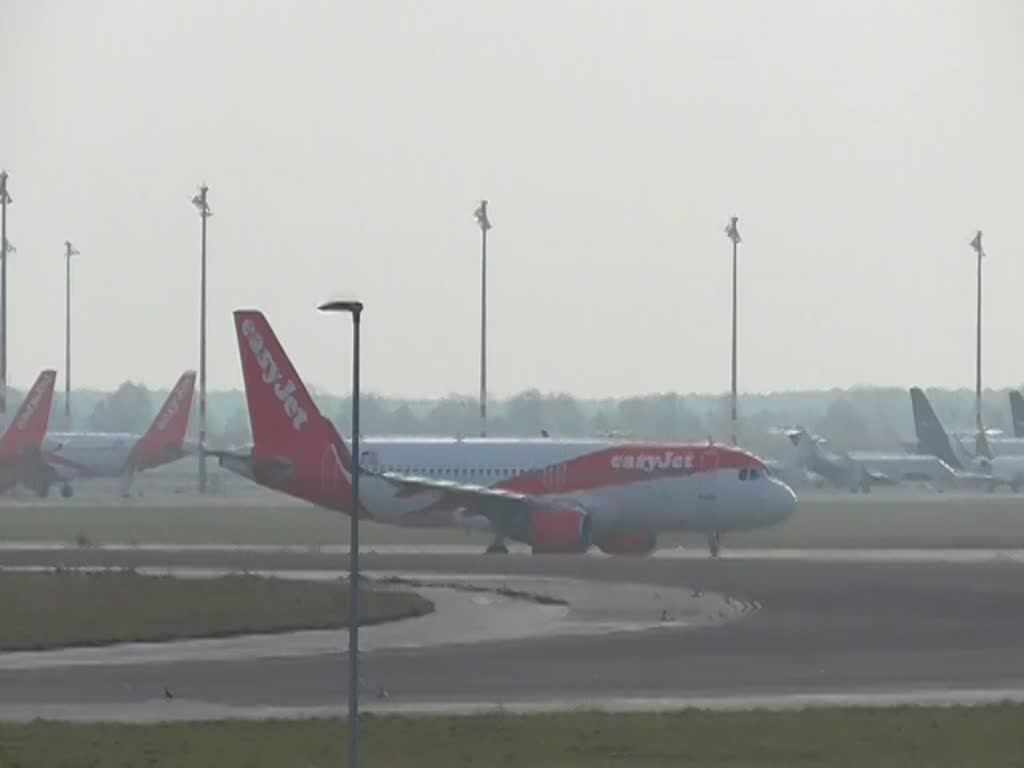 Easyjet Europe, Airbus A 320-214, OE-IVD, BER, 06.12.2020