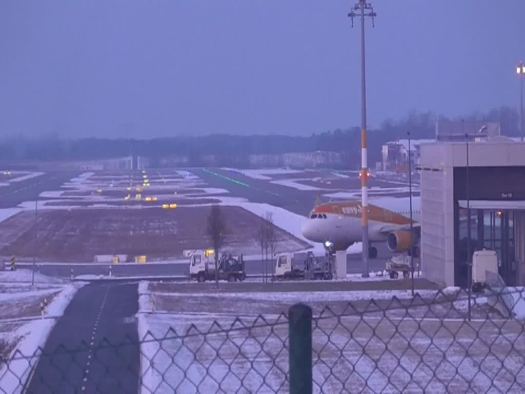 Easyjet Europe, Airbus A320-214, OE-IZG, BER, 20.01.2024