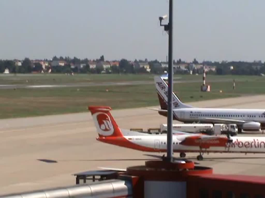 Estonian Air B 737-36N ES-ABK beim Start in Berlin-Tegel am 21.08.2010