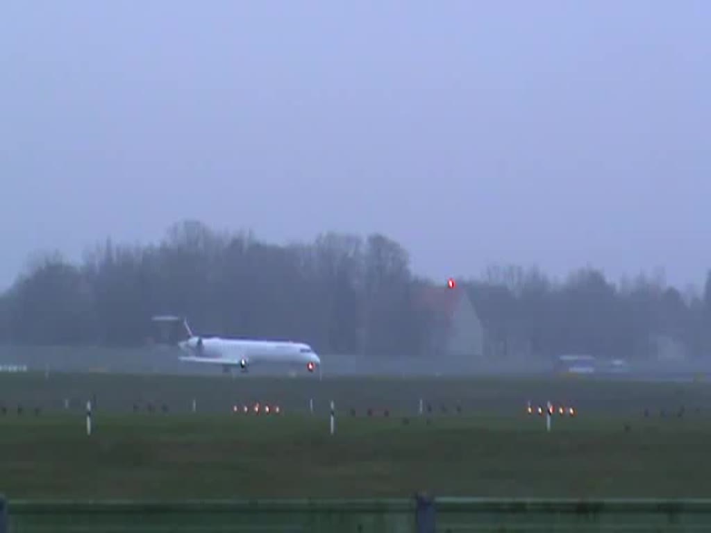 Eurowings CRJ900ER D-ACNQ beim Start in Berlin-Tegel am 14.12.2014