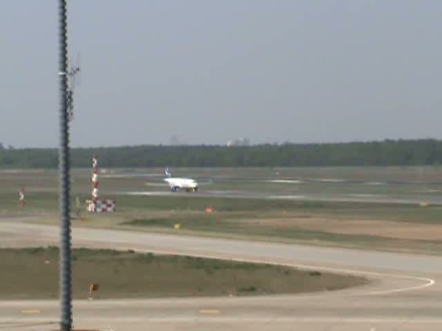 Finnair Embraer 190 OH-LKO beim Start in Berlin-Tegel am 30.04.2009