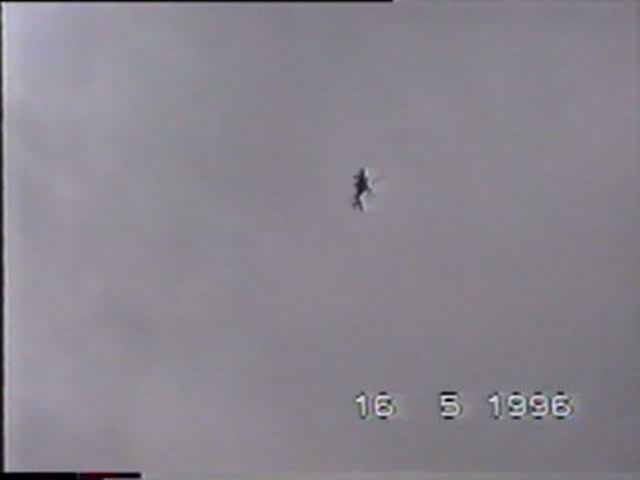 Flugvorfhrung des Eurocopter  Tiger  auf der ILA in Berlin-Schnefeld am 16.05.1996, Digitalisierung einer Video 8 Aufnahme