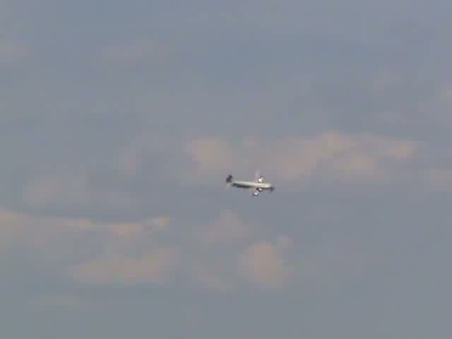 Flying Bulls DC-6B N996DM bei der Landung nach der Flugvorfhrung auf der ILA 2010 am 09.06.2010