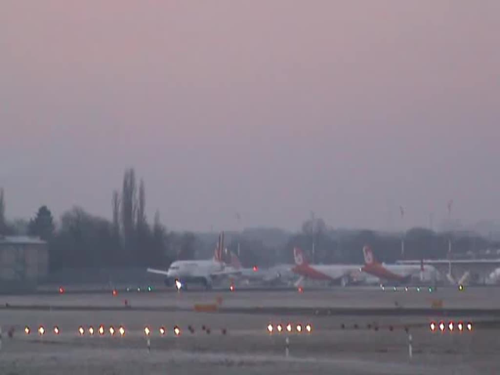 Germanwings A 319-112 D-AKNF beim Start in Berlin-Tegel am 18.01.2015