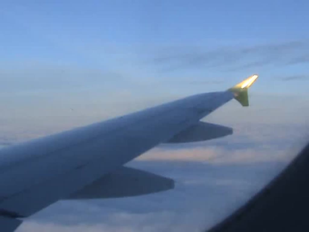 Germanwings A319-112 D-AKNN. Landeanflug, Landung und Rollen zur Parkposition am 10.03.2011 auf dem Flughafen Berlin-Schnefeld