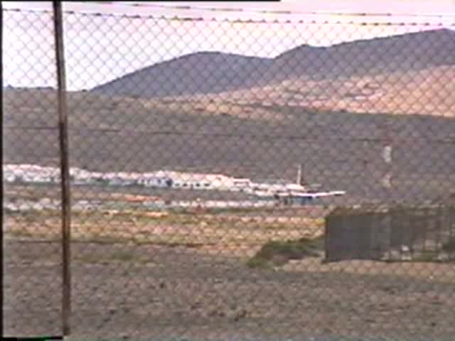 Hapag Loyd B 737 beim Start auf dem Flughafen Lanzarote am 11.05.1997, Digitalisierung einer alten Video 8 Aufnahme