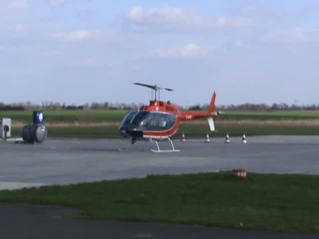 Hubschrauberservice Thringen Bell 206B3 JetRanger III D-HHST beim Anlassen des Triebwerks und Start auf dem Flugplatz Strausberg am 16.04.2010