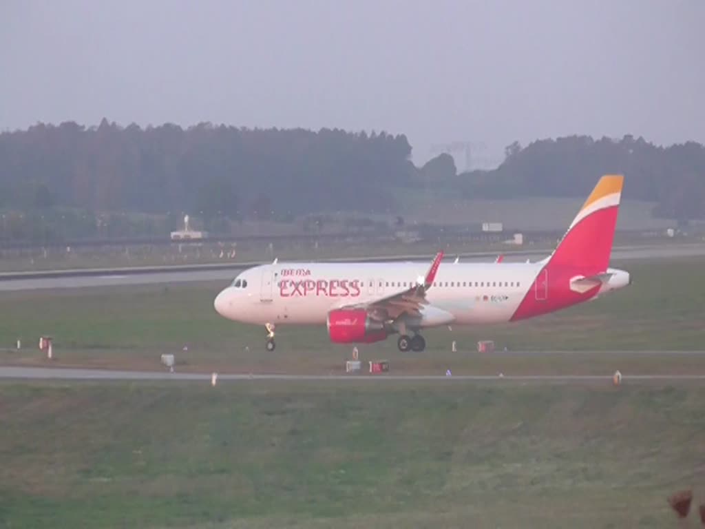 Iberia Express, Airbus A 320-216, EC-LYM, BER, 30.09.2023