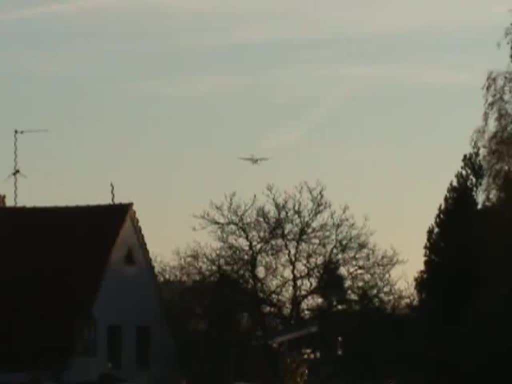 InterSky ATR-72-600 OE-LID bei der Landung in Berlin-Tegel am 31.10.2013