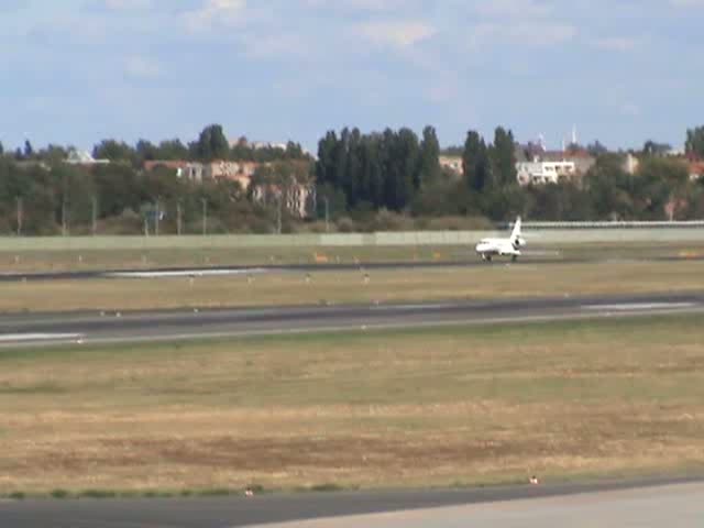 Jet Aviation Dassault Falcon 2000EX Easy D-BONN beim Start in Berlin-Tegel am 12.09.2009