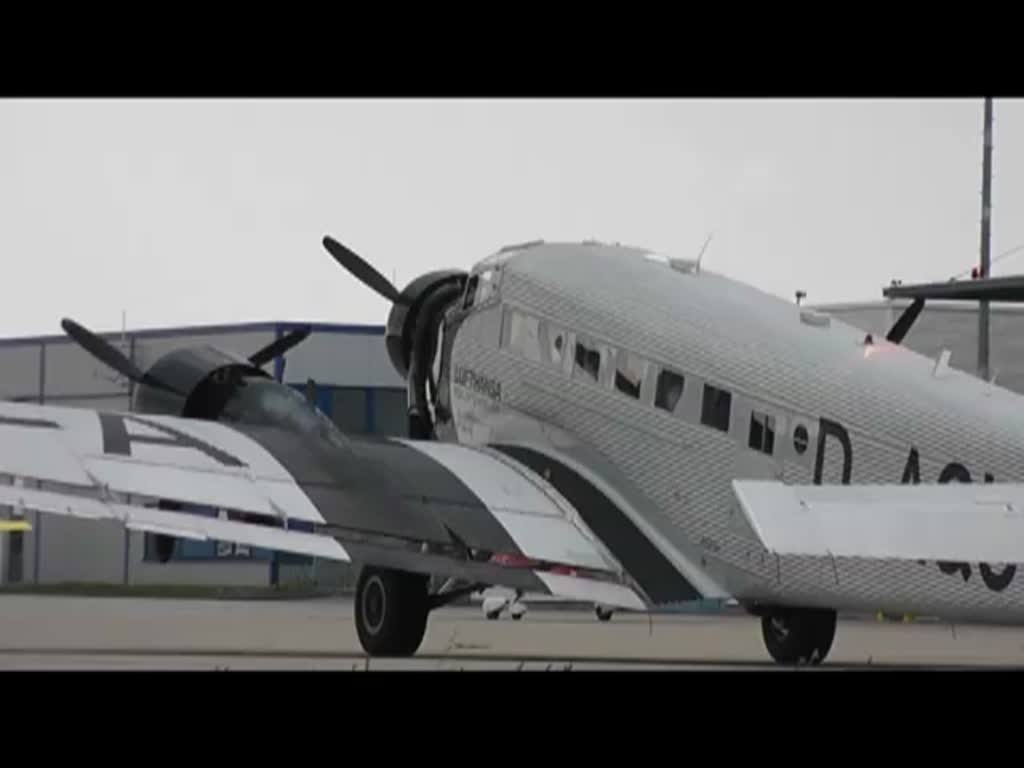 Junker JU 52 D-AQUI auf dem Flughafen Neubrandenburg-Trollenhagen startet zum 30 mintigen Rundflug. - 25.08.2012