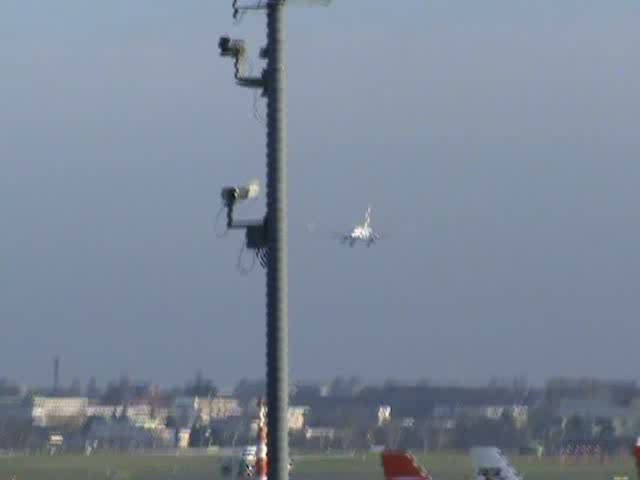 Landung der Air Berlin B 737-86J(WL) D-ABBP am 05.12.2009 auf dem Flughafen Berlin-Tegel