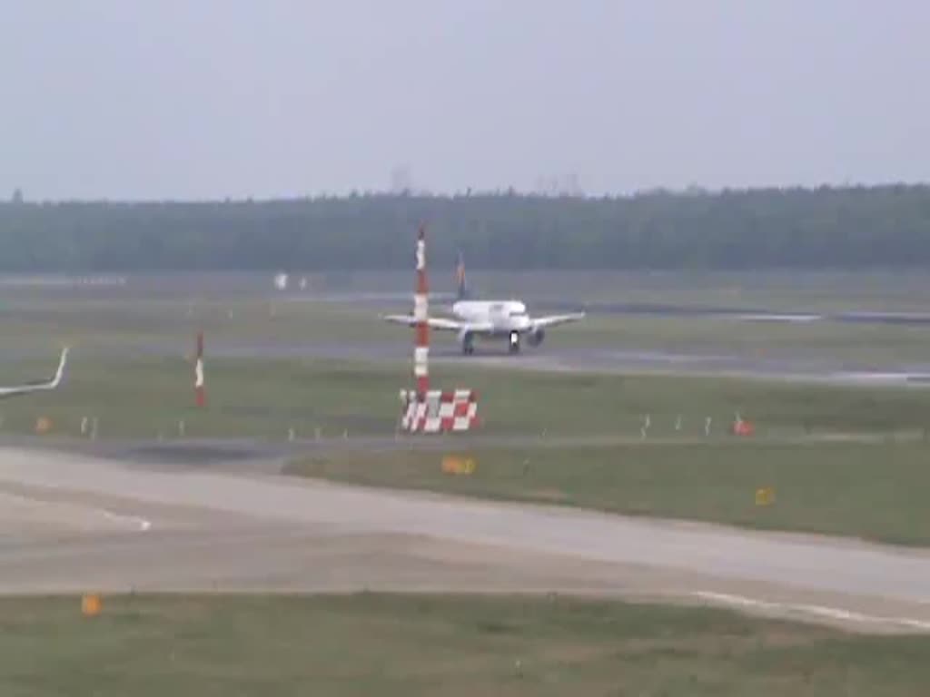 Lufthansa A 319-112 D-AIBA beim Start in Berlin-Tegel am 27.04.2014