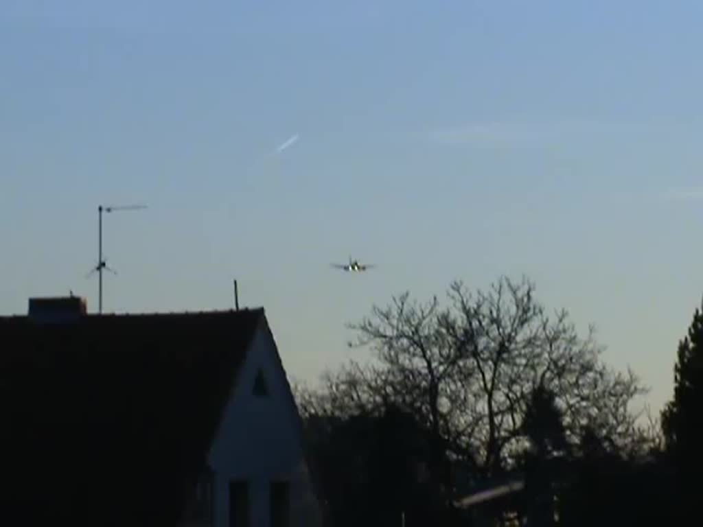 Lufthansa A 319-112 D-AKNJ bei der Landung in Berlin-Tegel am 31.10.2013