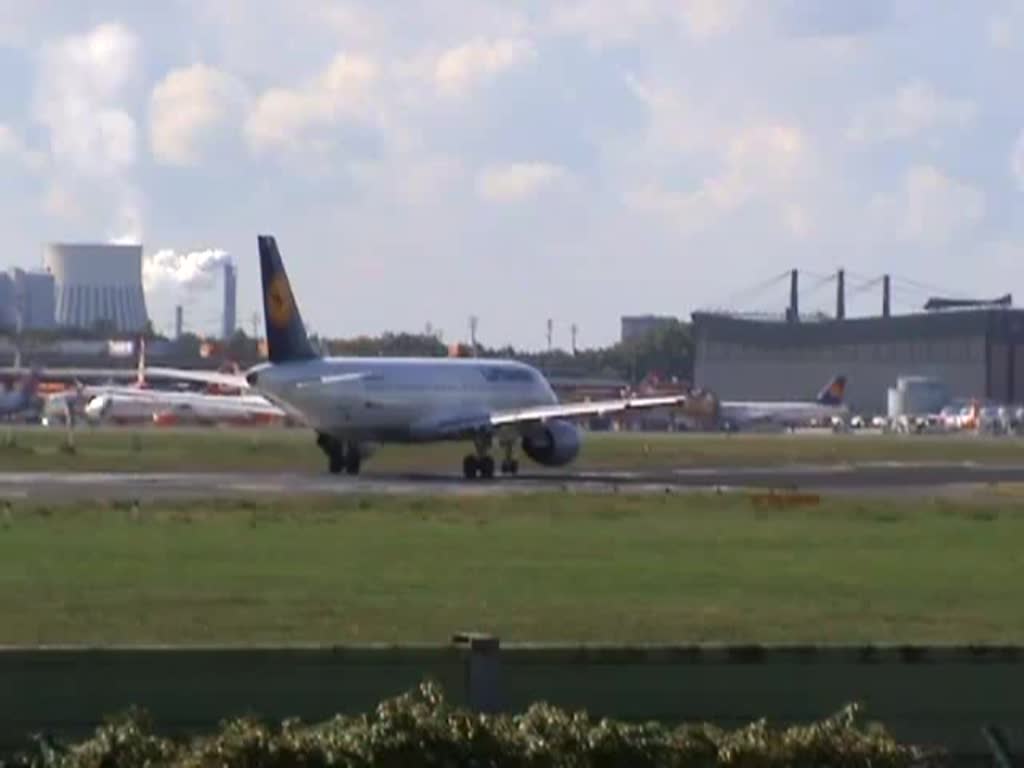 Lufthansa A 320-214 D-AIZN beim Start in Berlin-Tegel am 28.09.2013