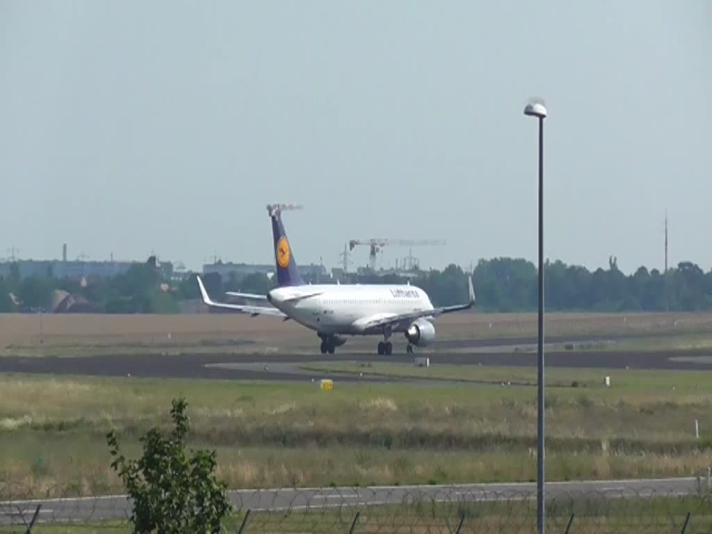 Lufthansa, Airbus A 320-214, D-AIUV, BER, 11.07.2021