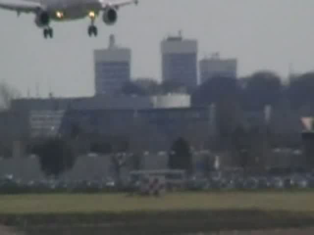 Lufthansa Airbus A321-100 Wrzburg bei der Landung und beim rollen in Hamburg Fuhlsbttel am 30.03.09