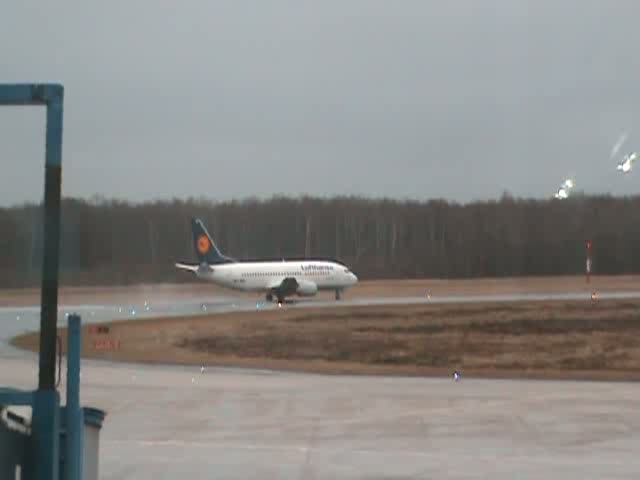 Lufthansa B 737-330 D-ABEH  beim Start auf dem Flughafen Kln-Bonn am 10.03.2009