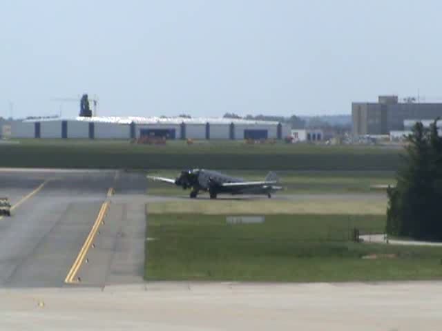 Lufthansa Traditionsflug Junkers Ju-52/3m D-AQUI(D-CDLH) bei der Ankunft auf dem Flughafen Berlin-Schnefeld nach einem Rundflug am 17.05.2009