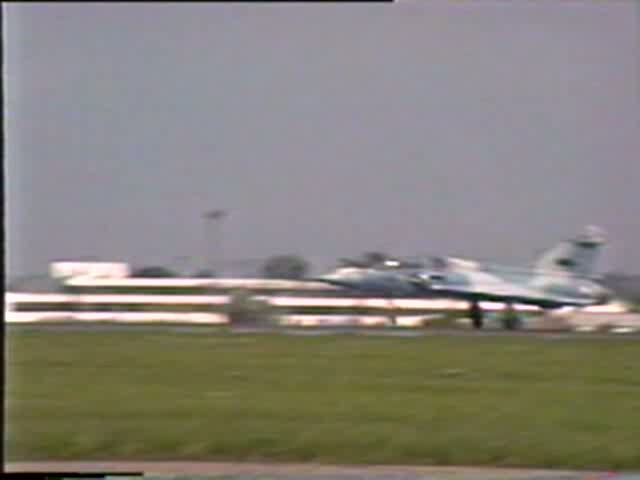 Mirage 2000 der franzsischen Luftstreitkrfte bei der Flugvorfhrung auf der ILA 1994, Digitalisierung einer alten Video 8 Aufnahme