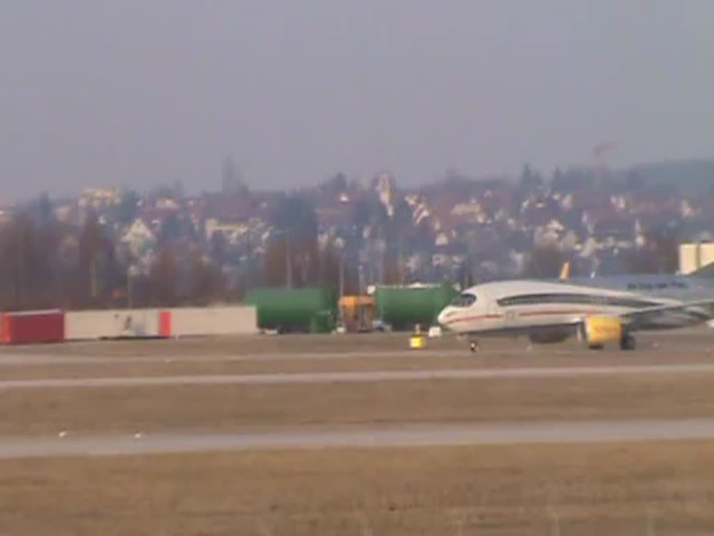 Nachdem die D-ATUE, die TUIfly-Boeing 737-800 DB Air One in Stuttgart am 12.02.11 um 16.00 Uhr auf dem Runway 07 gelandet ist, rollte sie auf eine der zahlreichen Langzeit-Parkpositionen. Am nchsten Morgen gegen 06.00 Uhr startete sie dann wieder nach Fuerteventura.  