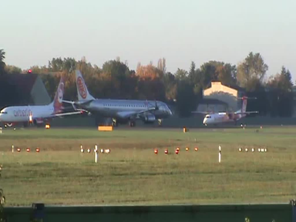 Niki ERJ-190-100LR OE-IXG beim Start in Berlin-Tegel am 19.10.2014