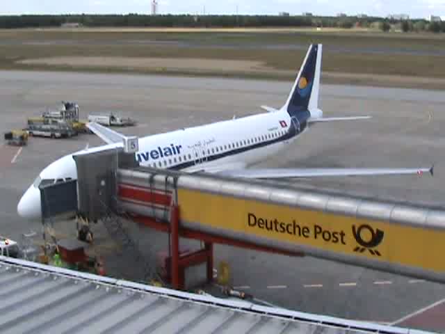 Nouvelair A 320-212 TS-INI beim Pushback und Anlassen der Triebwerke am 14.08.2009 auf dem Flughafen Berlin-Tegel