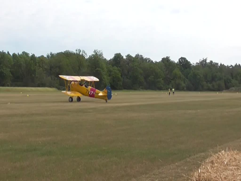 Private Boeing  A 75 N1 Stearman, D-EQXL, Flugplatz Bienenfarm 11.06.2022