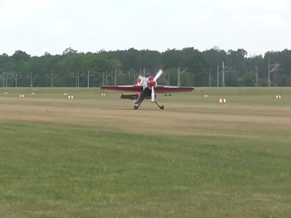 Private Yakovlev YAK-54, LY-DOC, Flugplatz Bienenfarm 11.06.2022