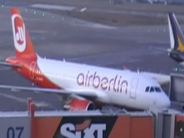 Pushback und anschlieender Start des Airbus A319 D-ABGN der Air Berlin in Hamburg Fuhlsbttel am 10.01.09