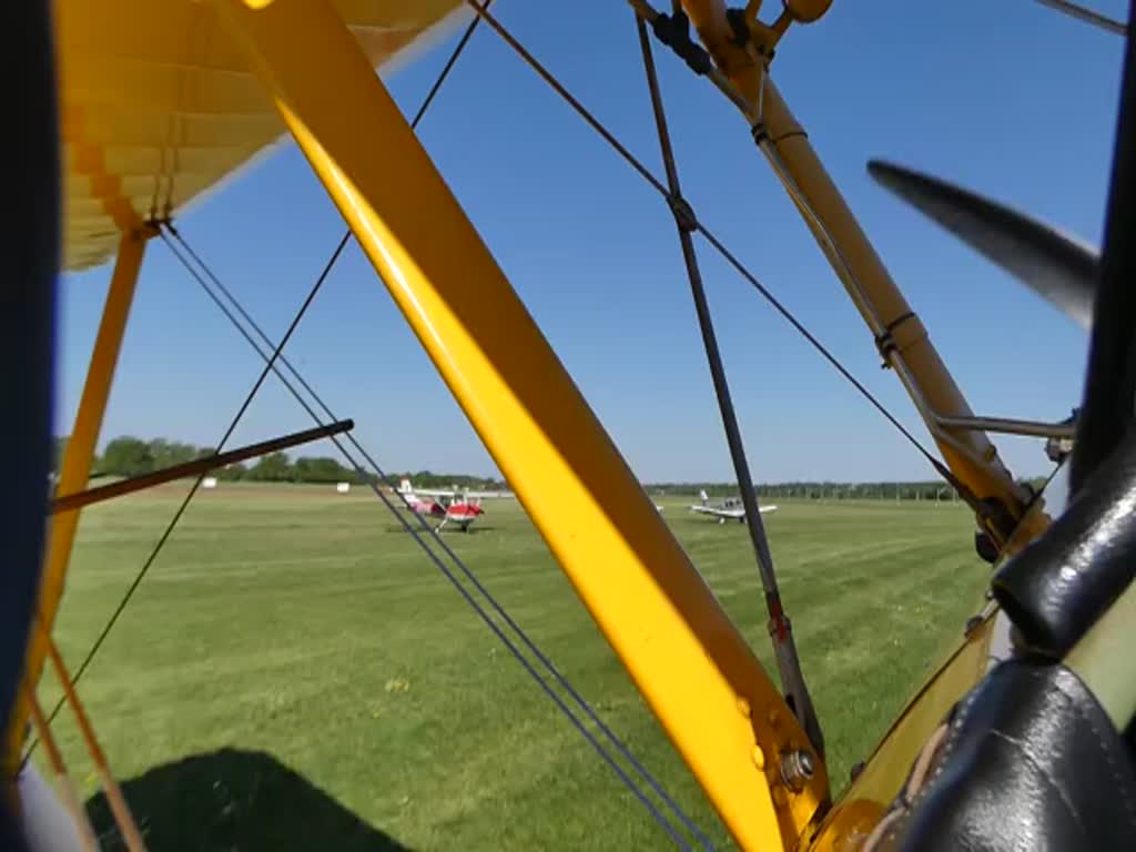 Quax Flieger Boeing N2S-3, D-EQXL, 13.05.2023 Fugplatz Bienenfarm mit mir an Board