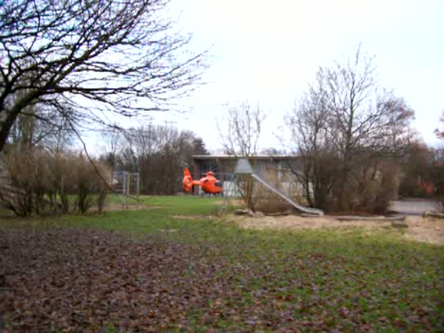 Rettungshubschrauber Christoph 29 startet an der Schule Hinsblek in Hamburg.