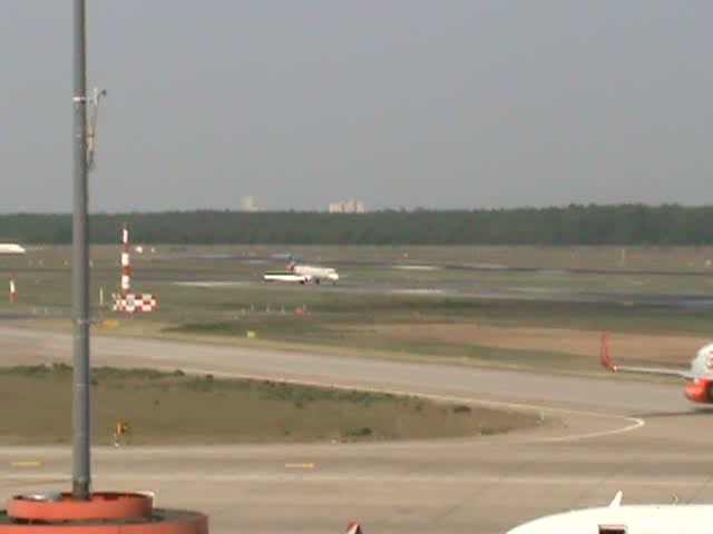 SAS Canadair Regjet CRJ900ER OY-KFC beim Start in Berlin-Tegel am 30.04.2009