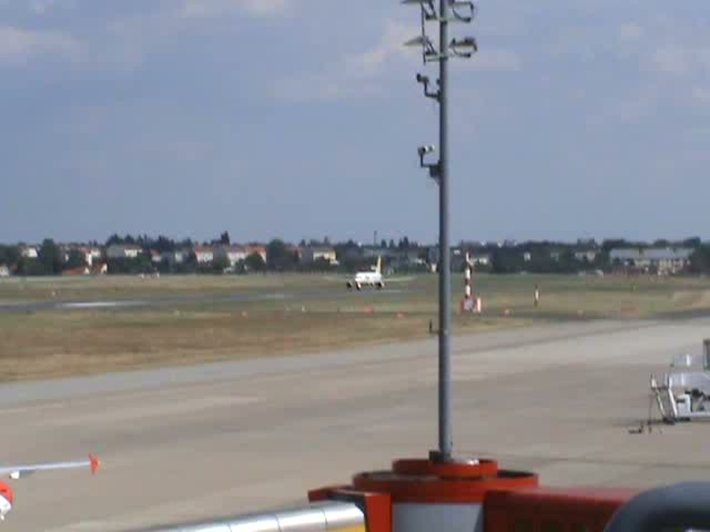 Sky Airlines A 320-211 TC-SKK beim Start in Berlin-Tegel am 30.08.2009