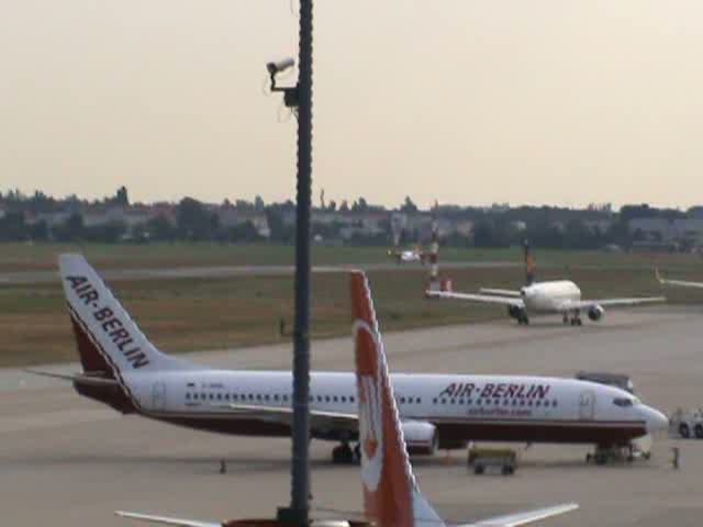 Skyways Fokker 50 SE-LED beim Start in Berlin-Tegel am 31.07.2010