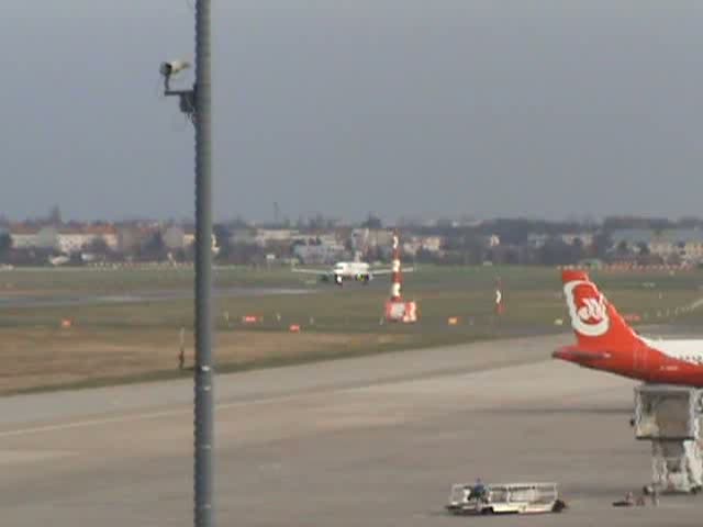 Start des am 20.11.2009 in Dienst gestellten Lufthansa 
A 320-214 D-AIZA am 21.11.2009 auf dem Flughafen Berlin-Tegel