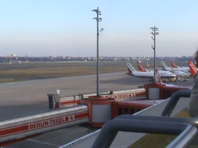 Start des Lufthansa Regional (CityLine) Canadair Regjet CRJ701ER D-ACPQ am 05.12.2009 auf dem Flughafen Berlin-Tegel