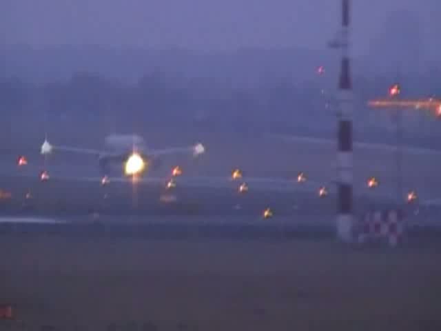 Start eines Airbus A319 der Germanwings in Hamburg Fuhlsbttel am 21.02.09
