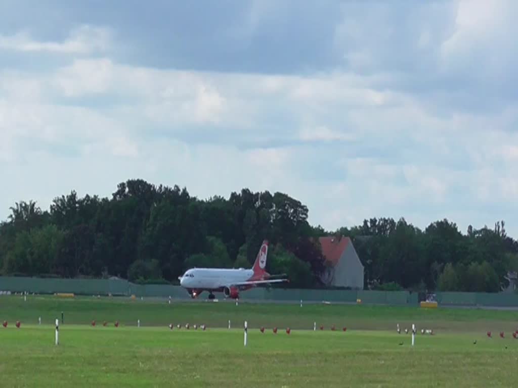 SundAir, Airbus A 320-214, D-ASGK, TXL, 10.08.2019